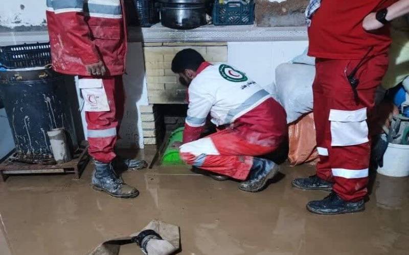 هلال احمر به بیش از ۴۰۰ سیل‌زده در کرمان امدادرسانی کرد